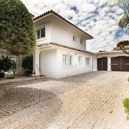 Ultra Luxury - Spa, Gym, Cine And Heated Pool