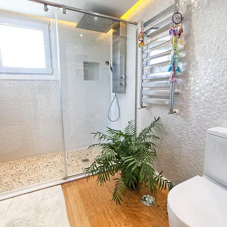 Ultra Luxury - Spa, Gym, Cine And Heated Pool
